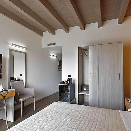 Hotel Caffe Maya Moltrasio