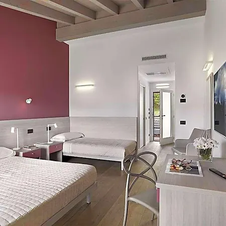 Hotel Caffe Maya 4*